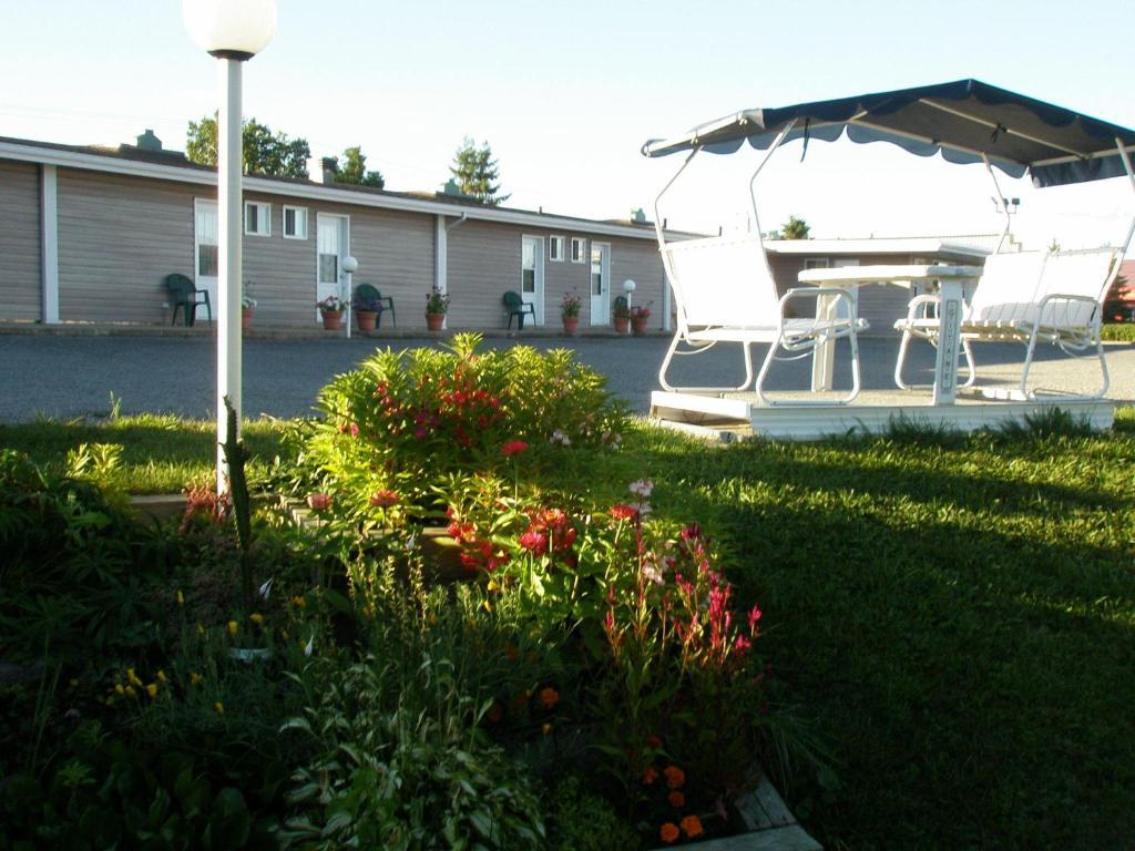 Motel Normandie Louiseville Bagian luar foto