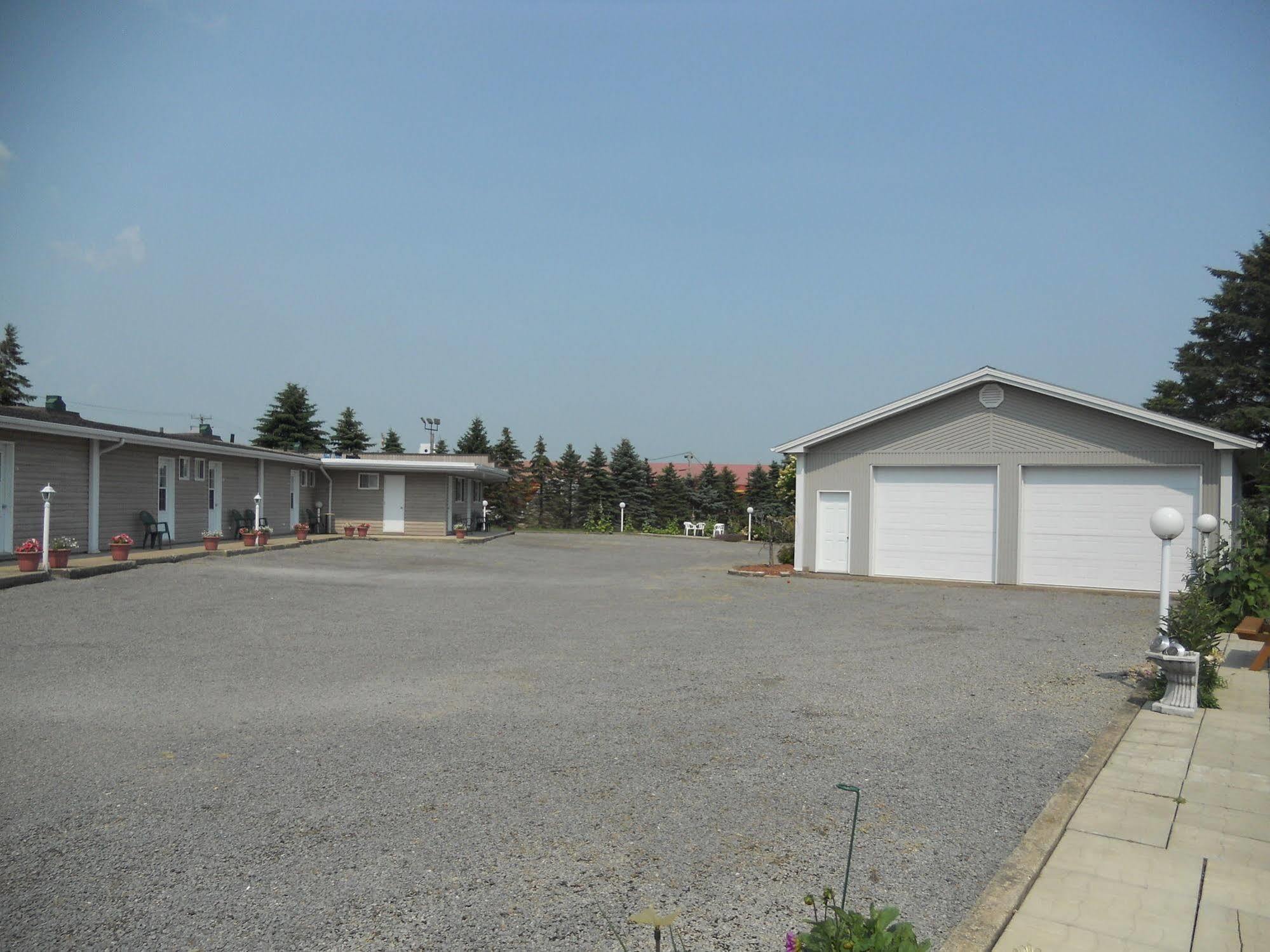 Motel Normandie Louiseville Bagian luar foto