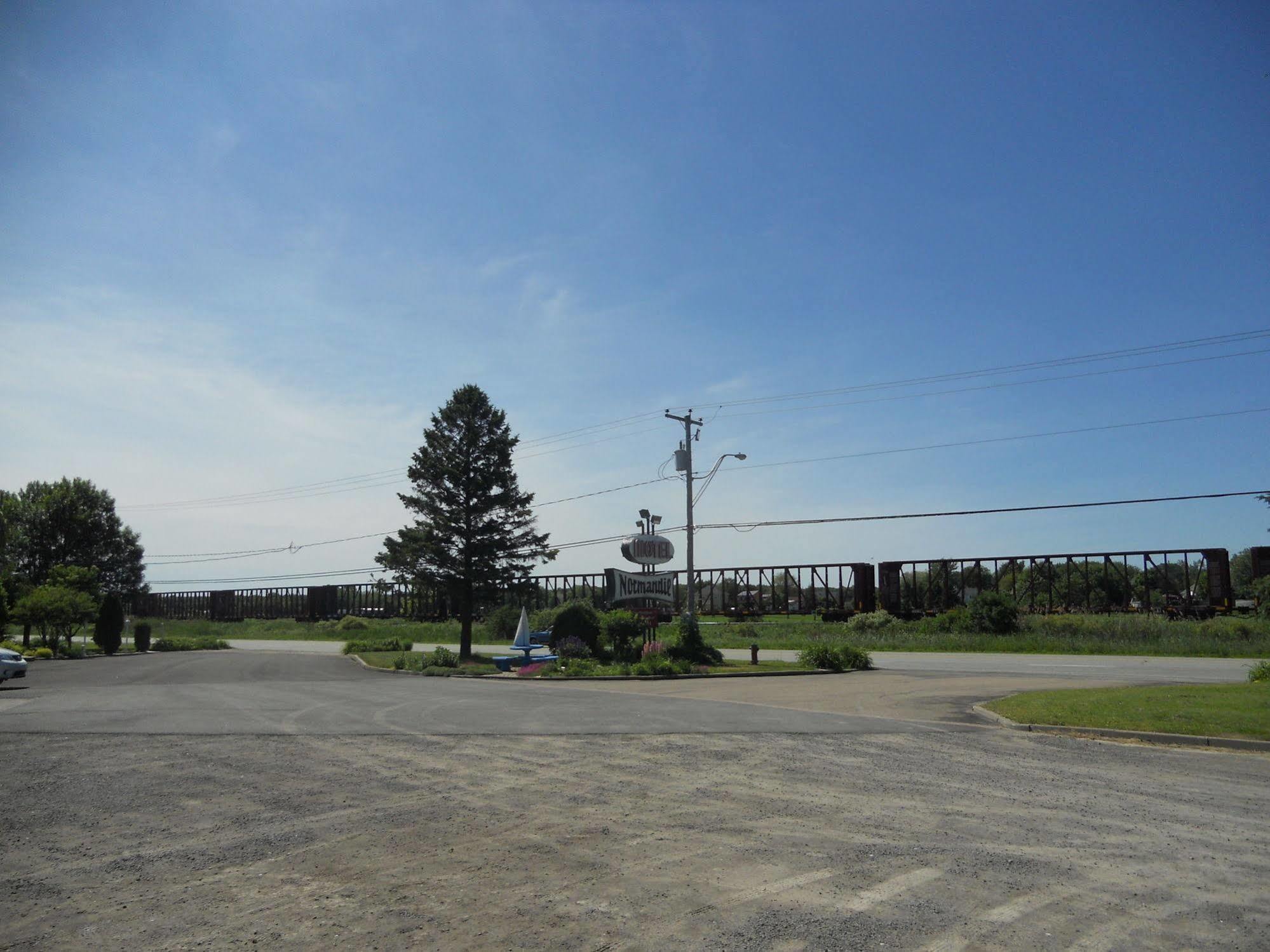 Motel Normandie Louiseville Bagian luar foto
