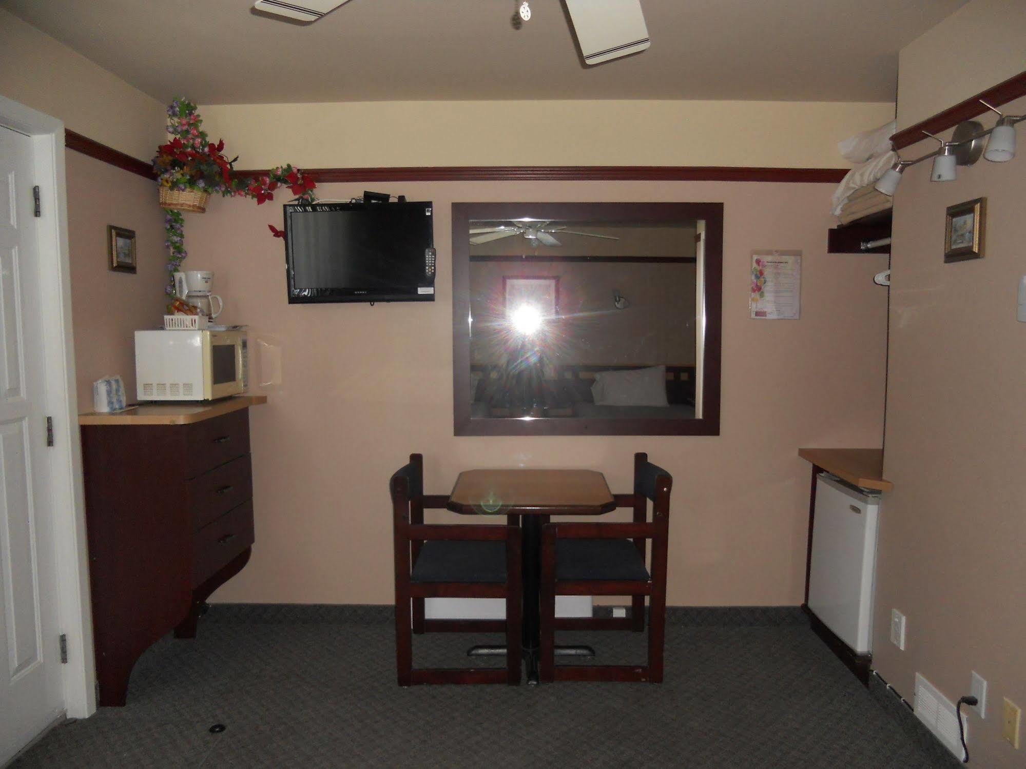 Motel Normandie Louiseville Bagian luar foto
