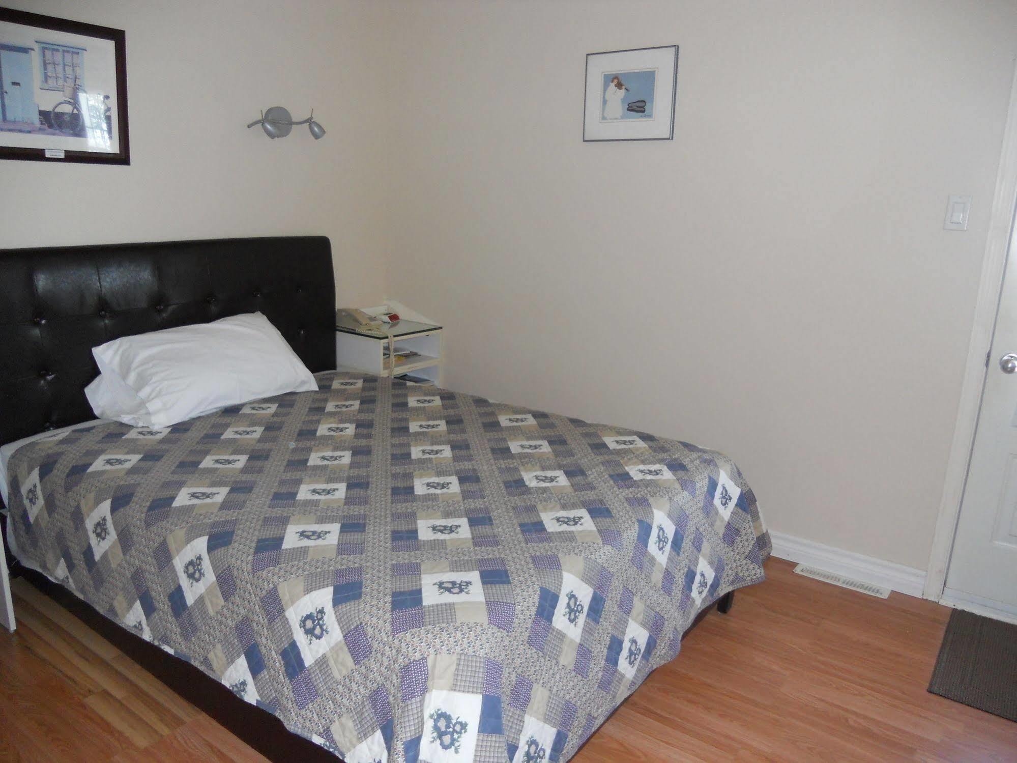 Motel Normandie Louiseville Bagian luar foto