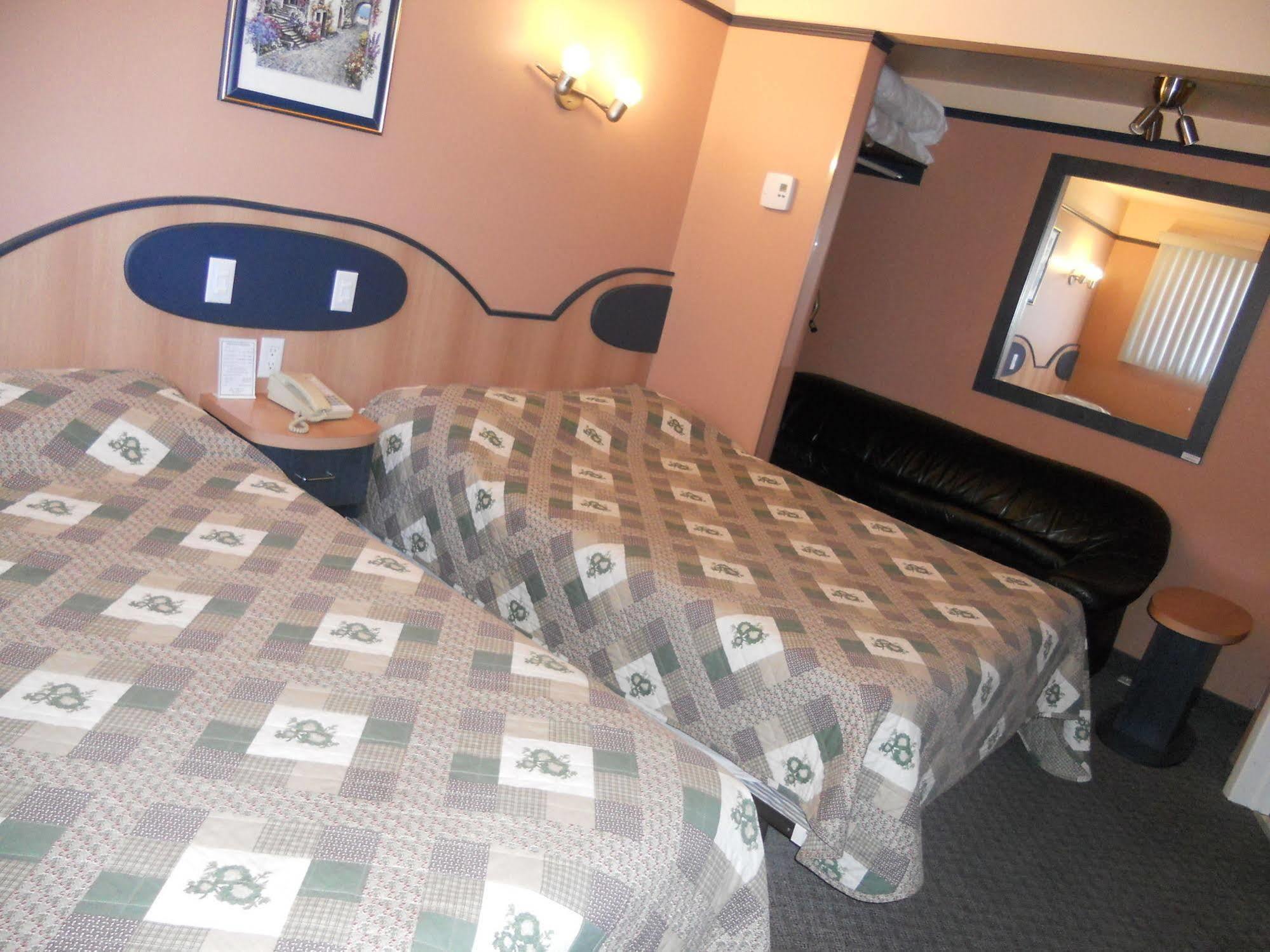 Motel Normandie Louiseville Bagian luar foto