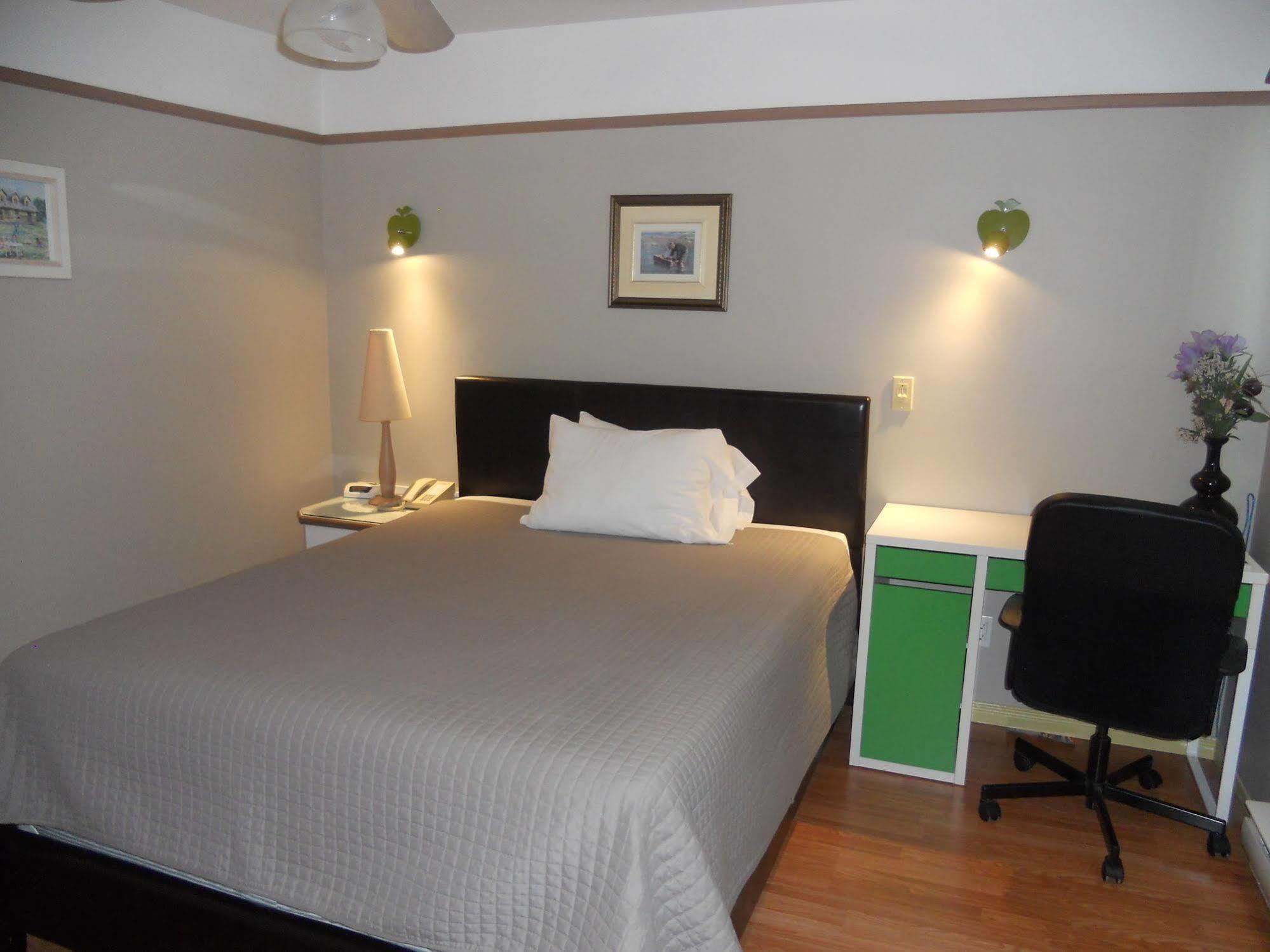 Motel Normandie Louiseville Bagian luar foto