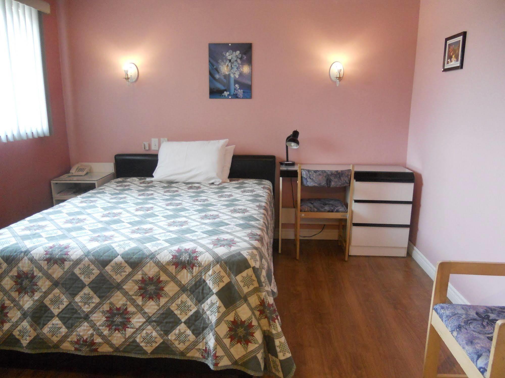 Motel Normandie Louiseville Bagian luar foto