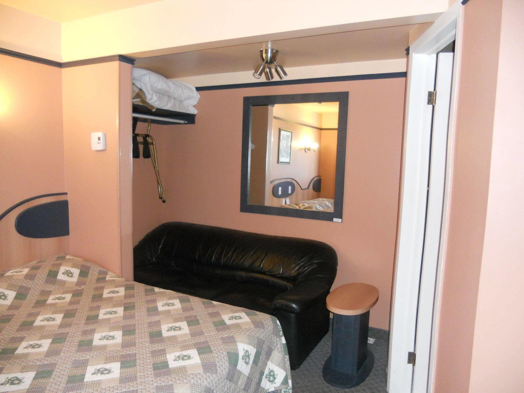 Motel Normandie Louiseville Bagian luar foto
