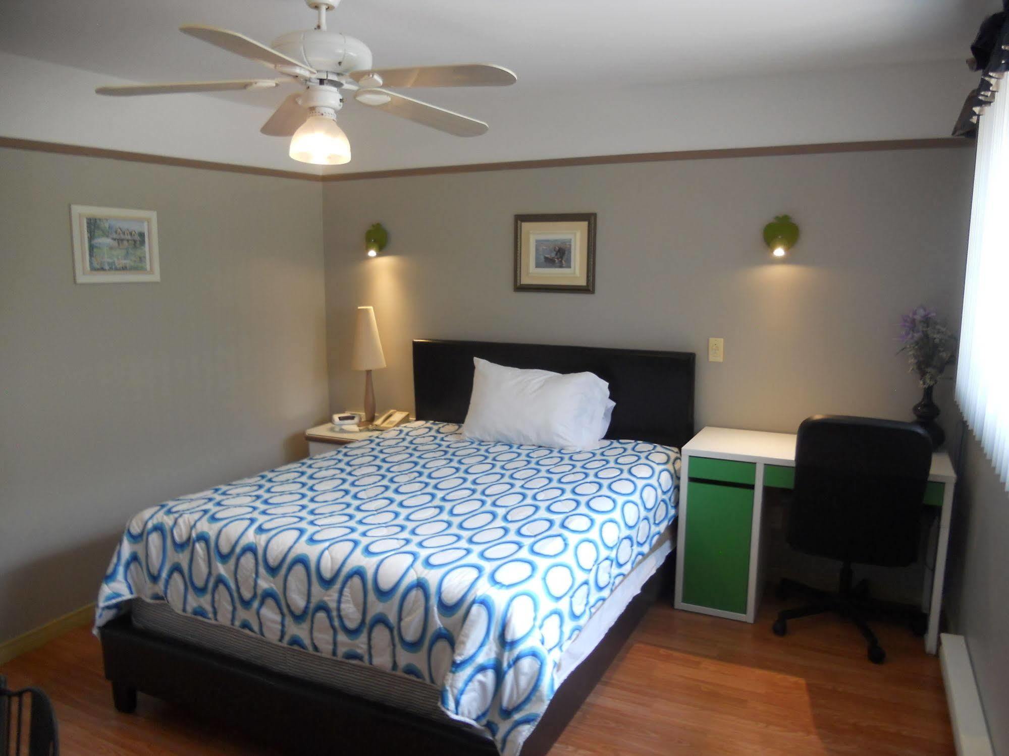 Motel Normandie Louiseville Bagian luar foto