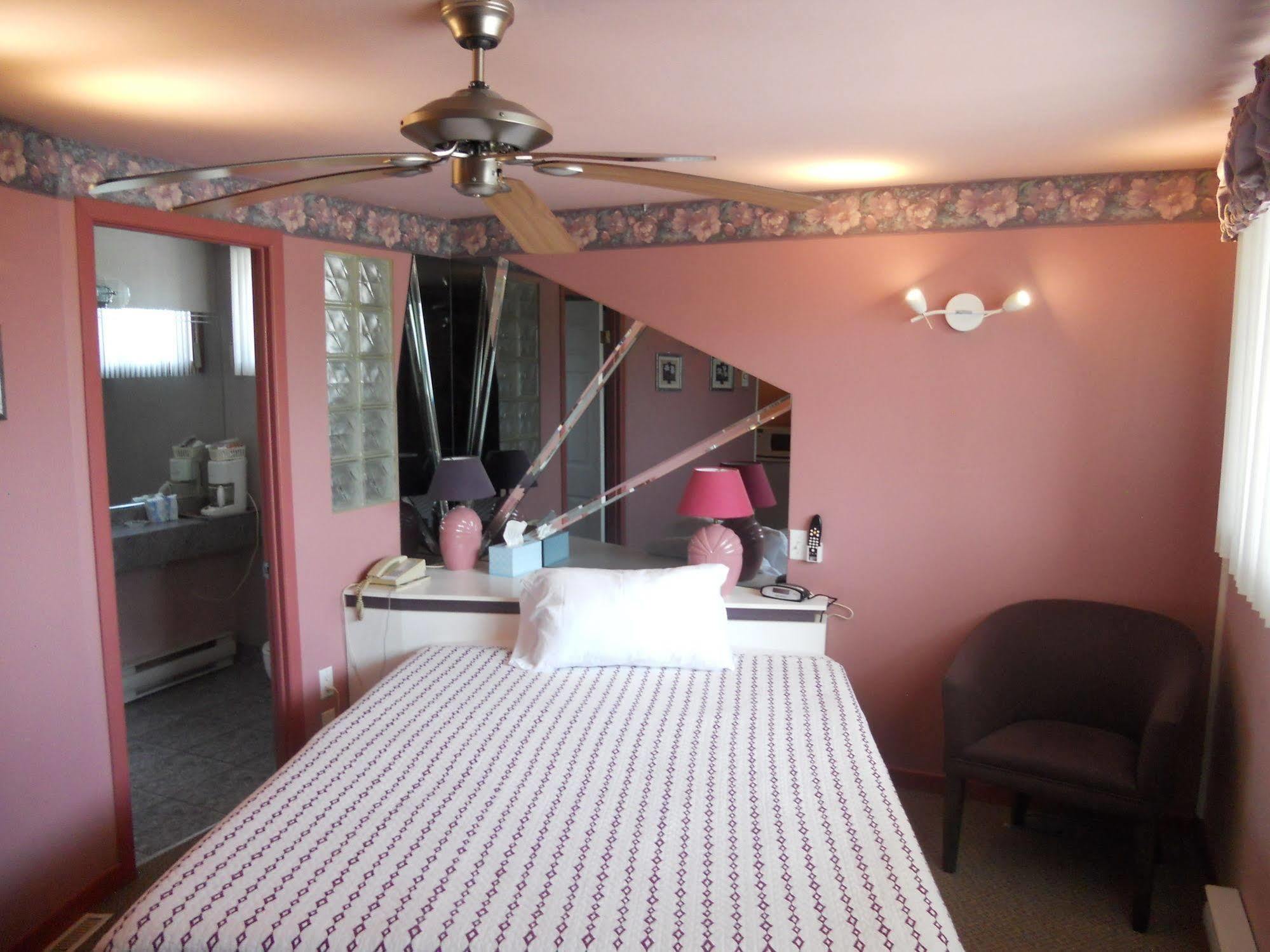 Motel Normandie Louiseville Bagian luar foto