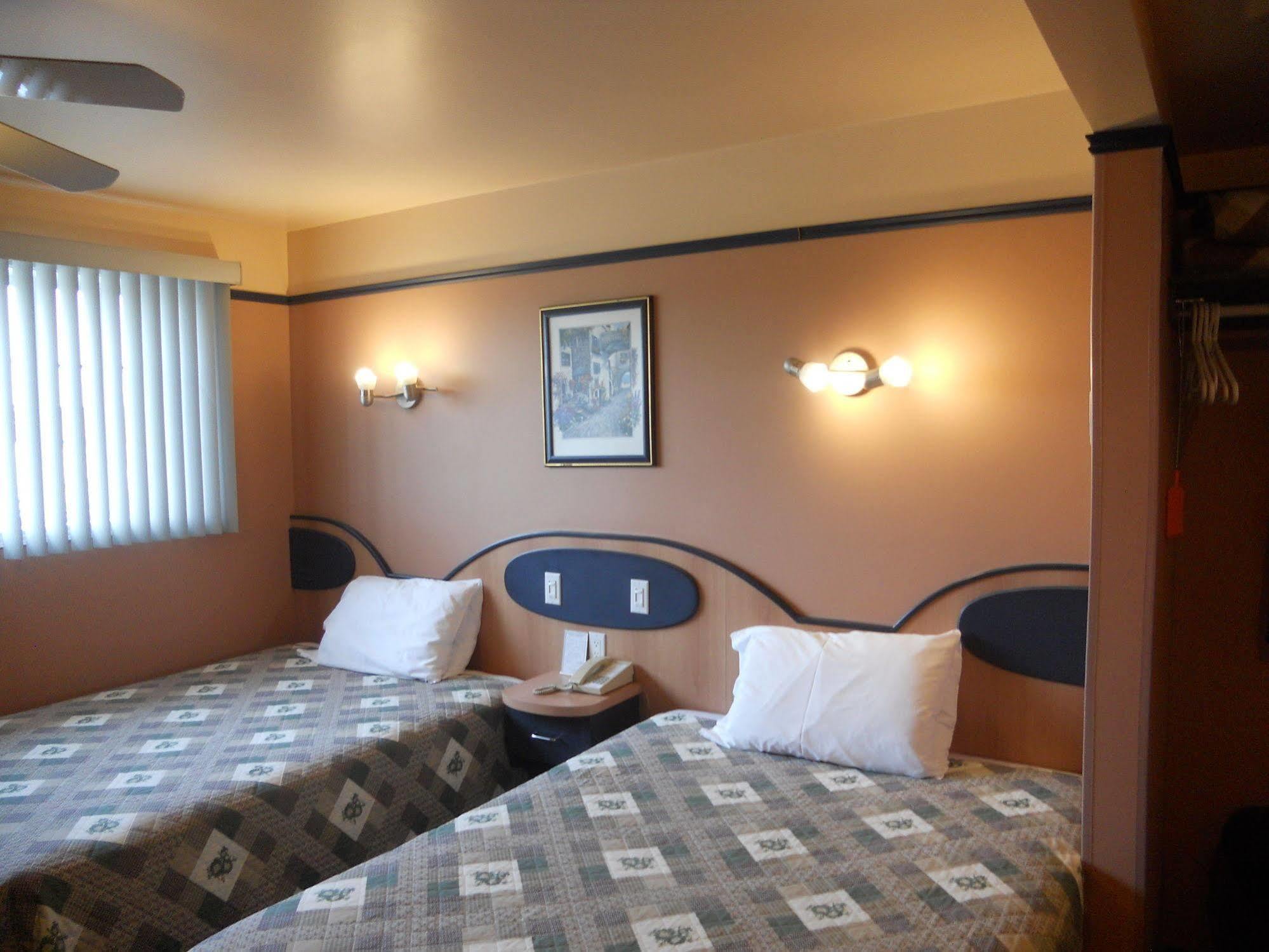 Motel Normandie Louiseville Bagian luar foto